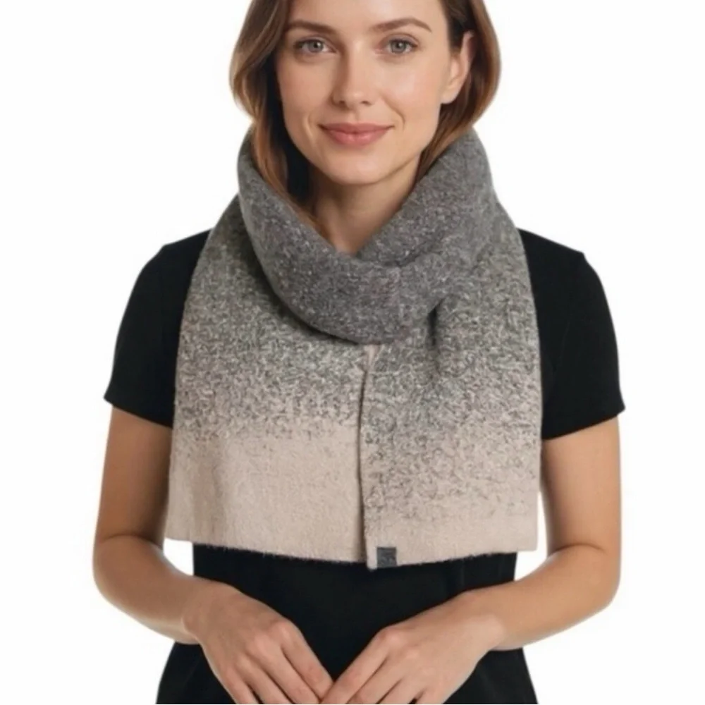 NWT Barefoot Dreams Cozy Chic Lite Confetti Scarf In Smokey Green-Fog Gray